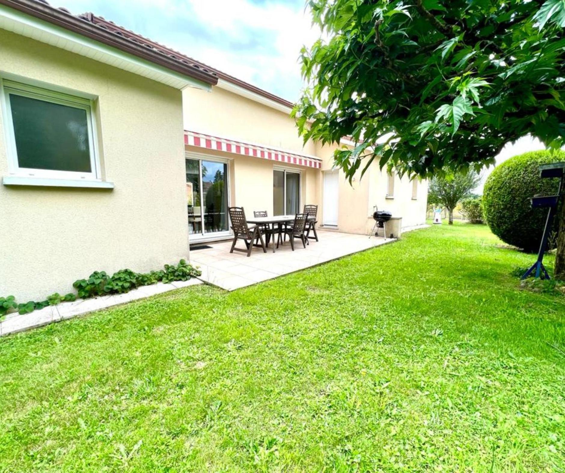 La Garde Familiale Et Spacieuse Couzeix Exterior photo